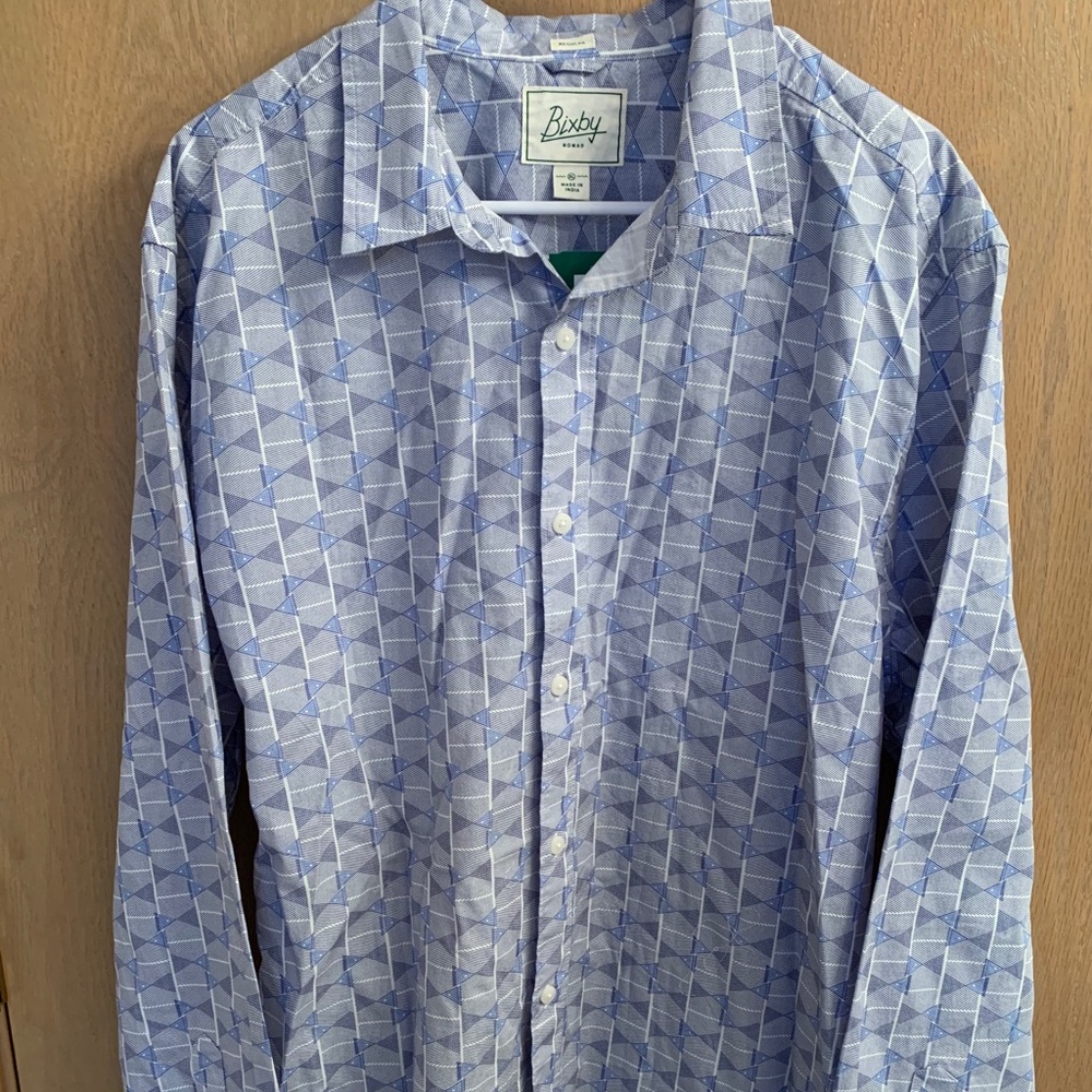 Men’s patterned button up shirt